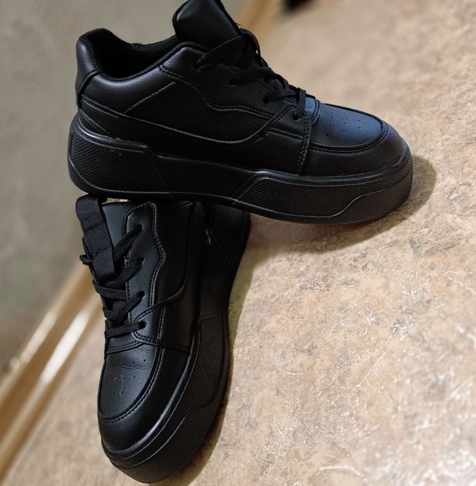 Продам кроссовки