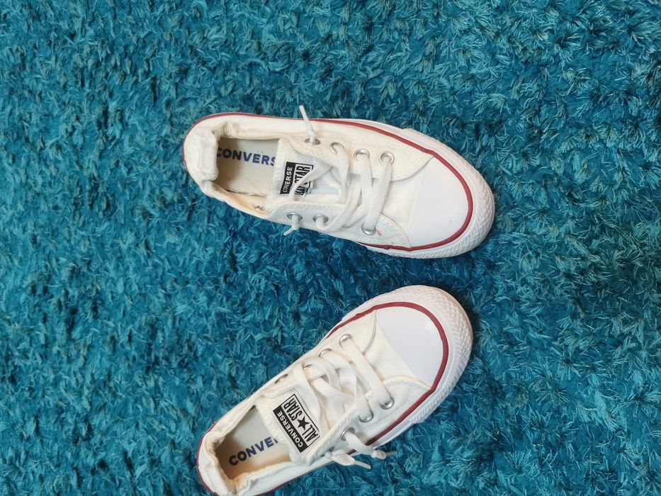 Converse albi 37,5 , 24 cm , ca și noi