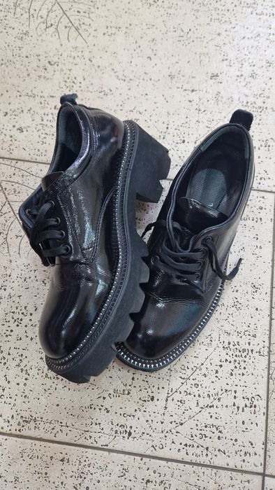 Лоуфъри от естествена лак