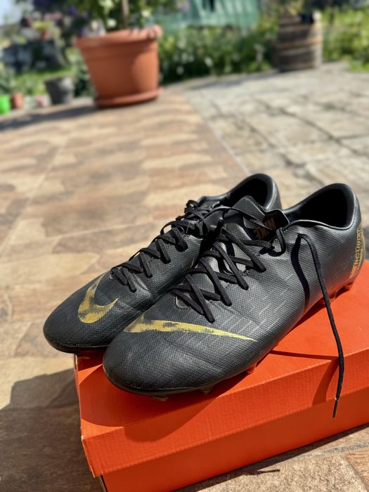 Продавам бутонки NIKE MERCURIAL Superfly 6