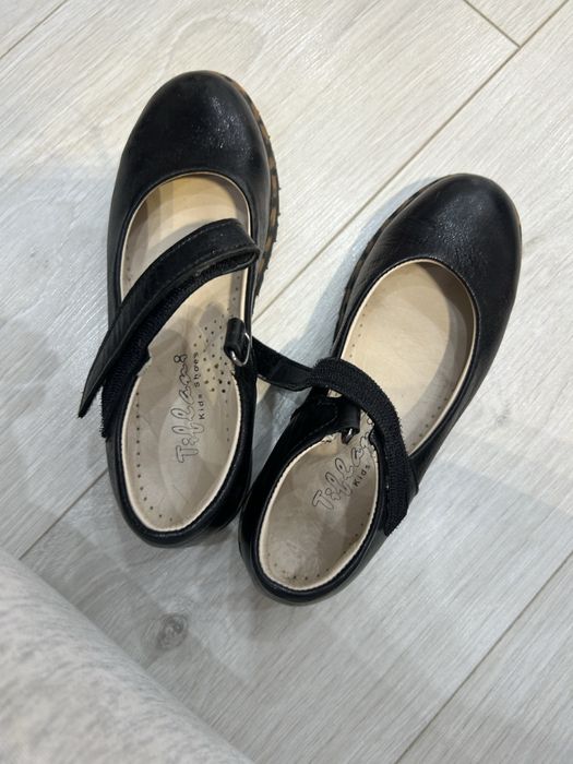 Туфли для девочки в отличном состояние