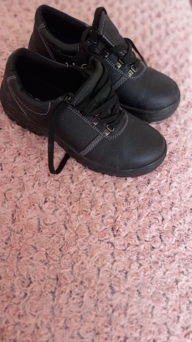 Работни обувки с метално бомбе