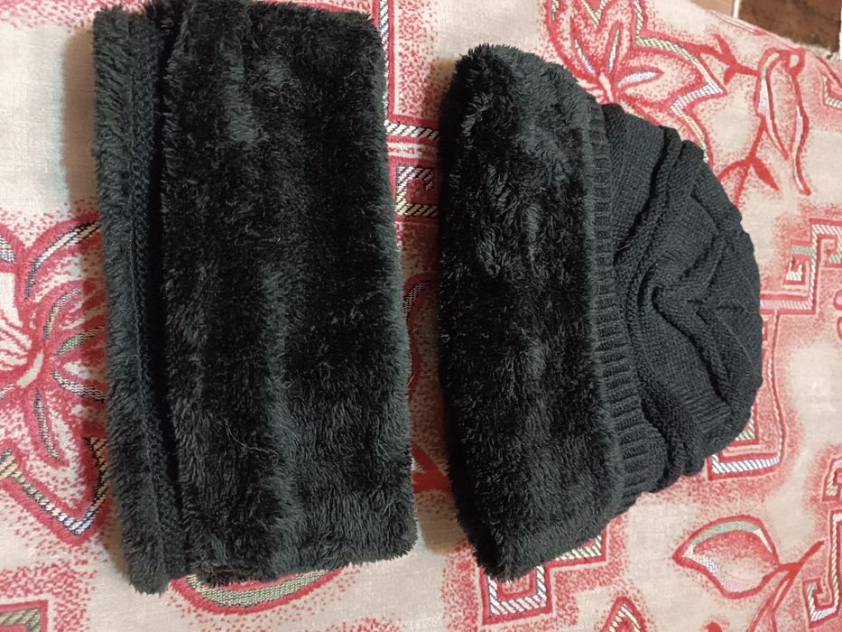 Продам шапку со снудом.