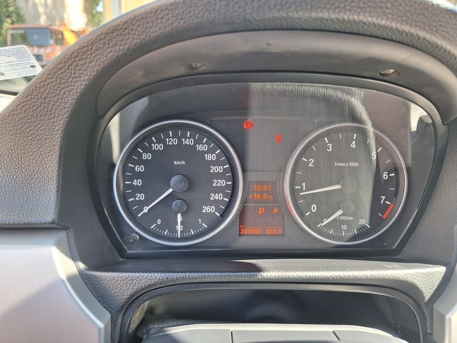 Продавам BMW 325 IX 2007