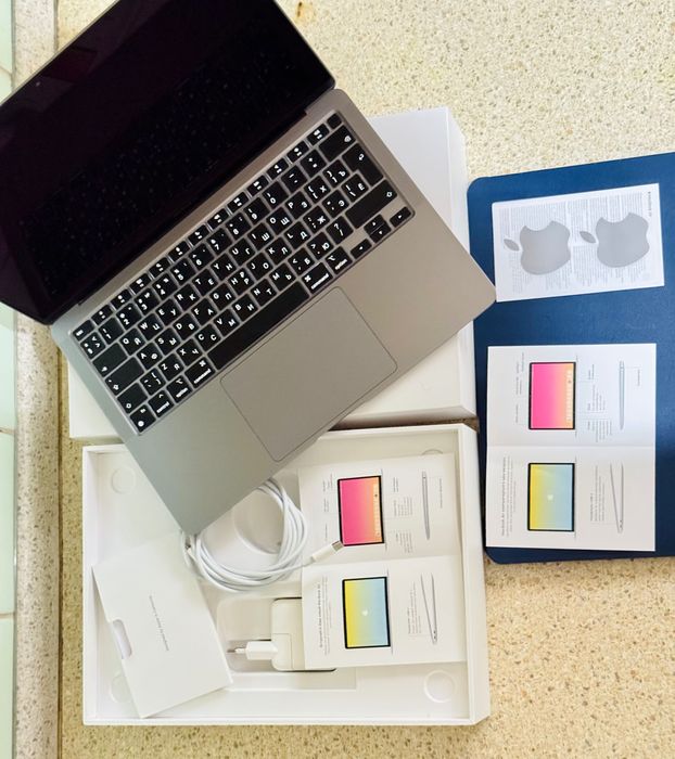 MacBook air M1 (256gb) like new 100%