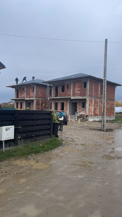 Case de vanzare Bradu