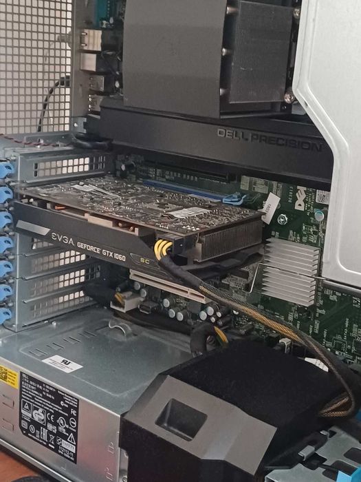 Компютър Dell за гейминг или работа