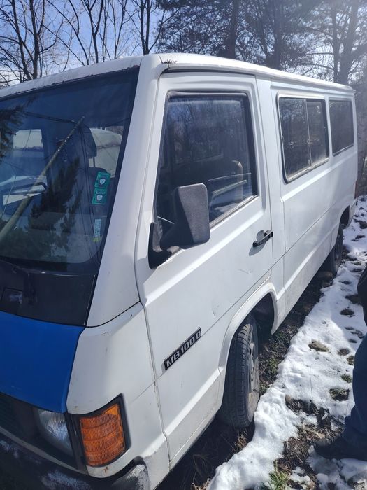 Мерцедес MB100 пътнически