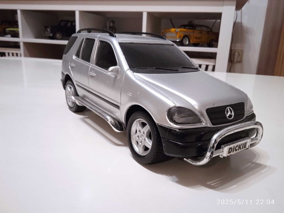 Джип голям Dickie, стара количка от соц време и 2 бр. малки камиончета