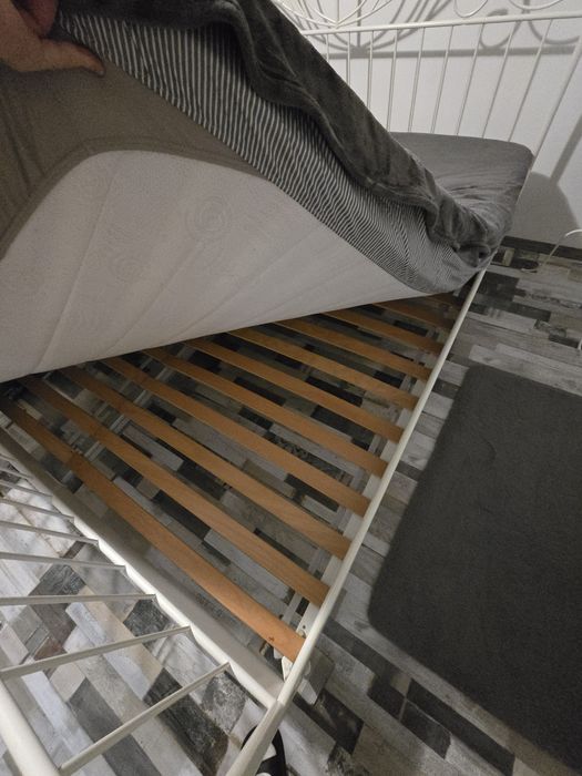 Pat IKEA cu saltea 180/200  sau 160/200
