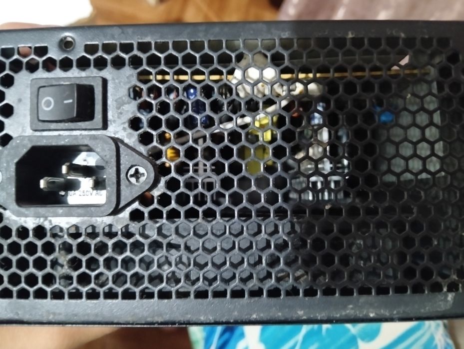 Продам блок питания на 400w aerocool vx plus