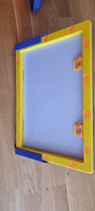 Детско бюро със столче