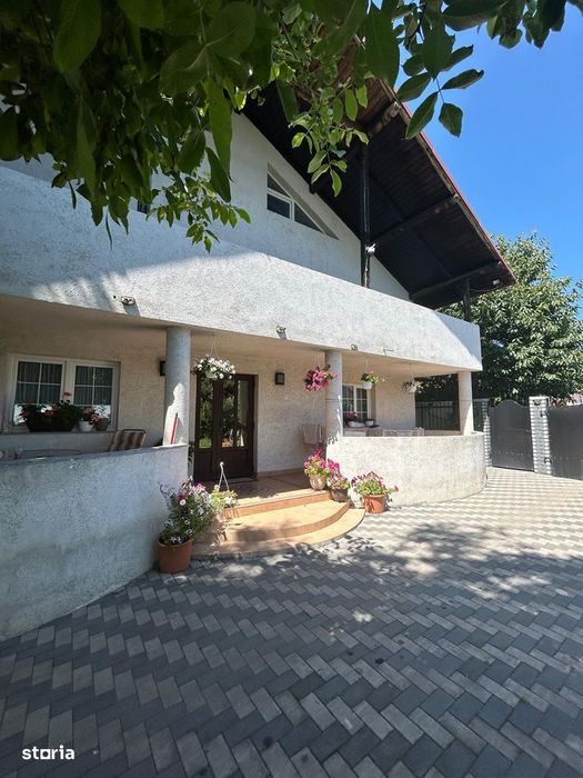Se vinde casă cu priveliște spectaculoasă spre Orașul Suceava