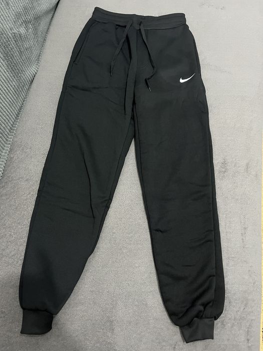 Vand Pantaloni Nike