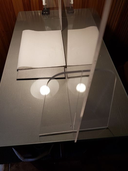 Panou despărțitor masă de manichiură