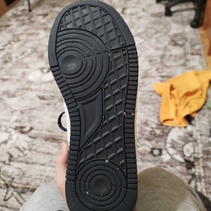 Нови обувки runners