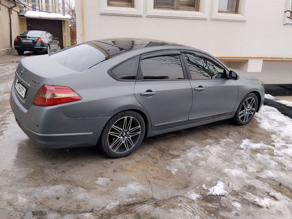 Nissan Teana sotiladi