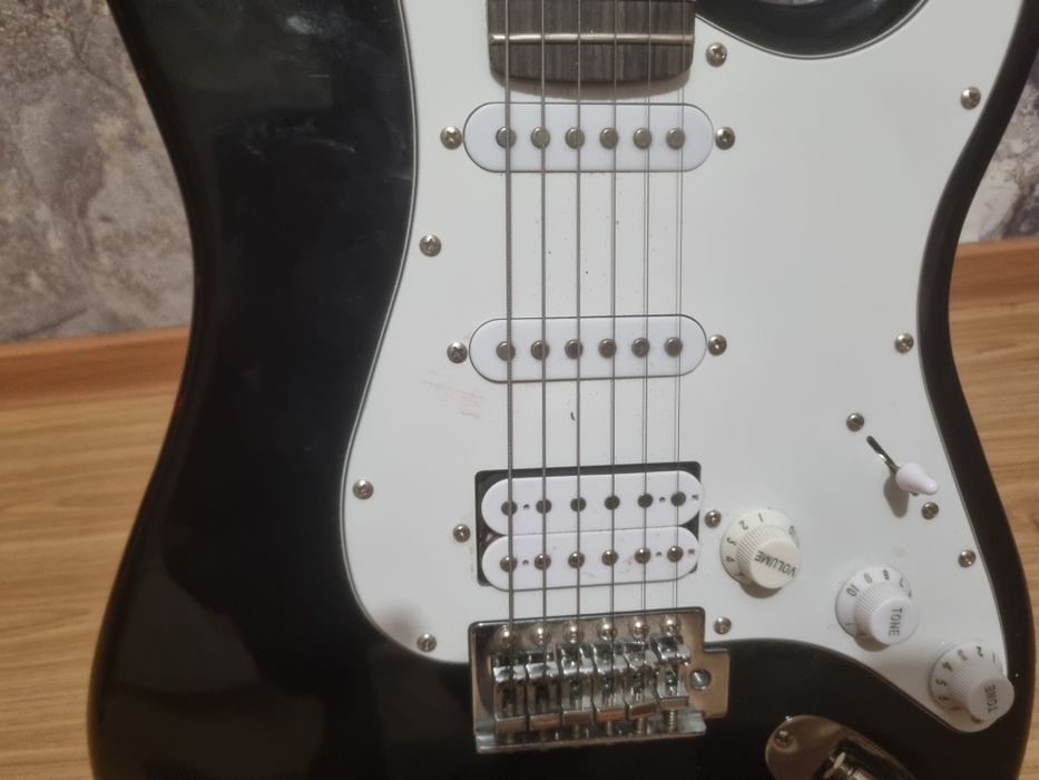 Продам электро гитару и комбоусилитель