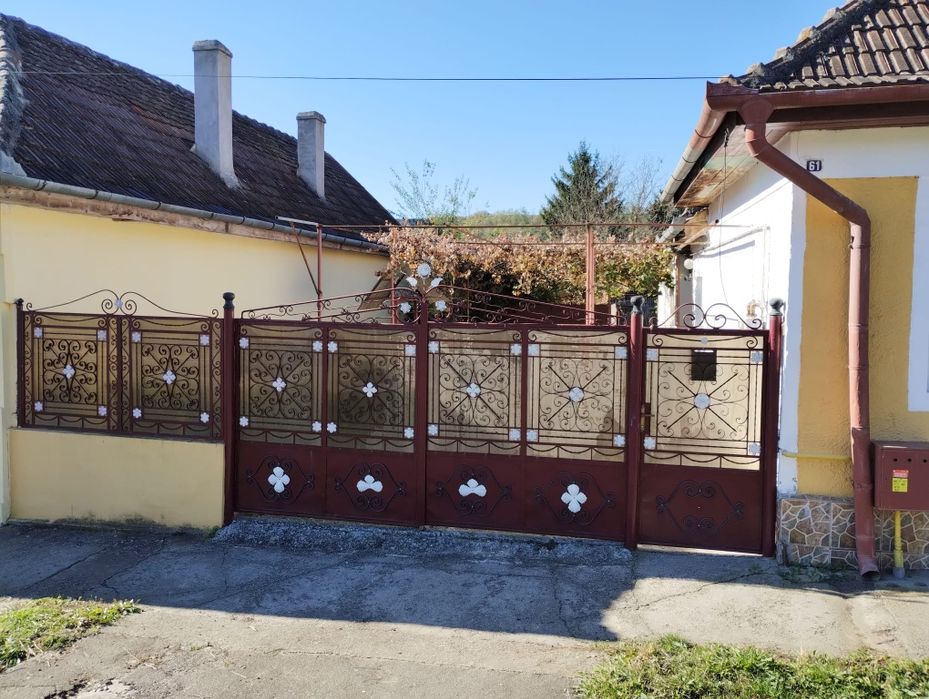 Casa in Agnita str. Closca, 5 camere, singur in curte, teren 800mp