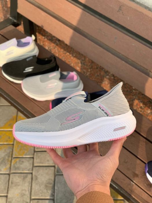 Skechers Ultira  .