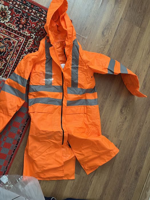 Бушлат +жилет+ комбинезон + плащ