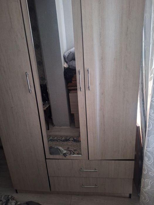Шкаф  с зеркалом