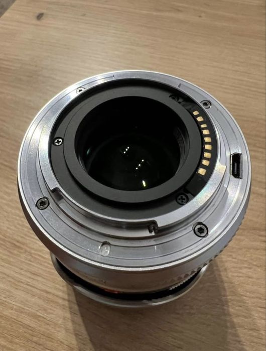 Obiectiv Viltrox pentru Canon