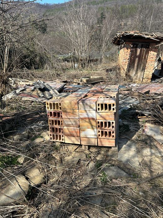 Тухли четворки натоварени на пелети готови за взимане