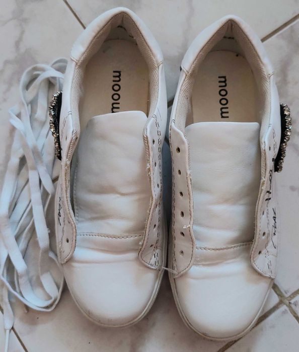 Детски бели кожени обувки с връзки