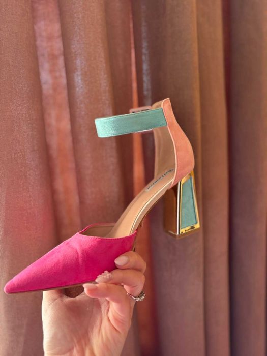 Летни затворени обувки на ток