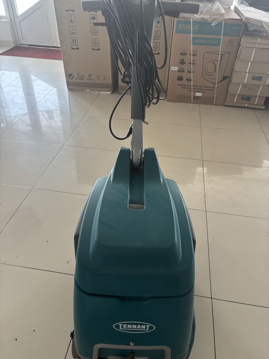 Aspirator TENNANT PROFESIONAL  cu Spalare  mocheta