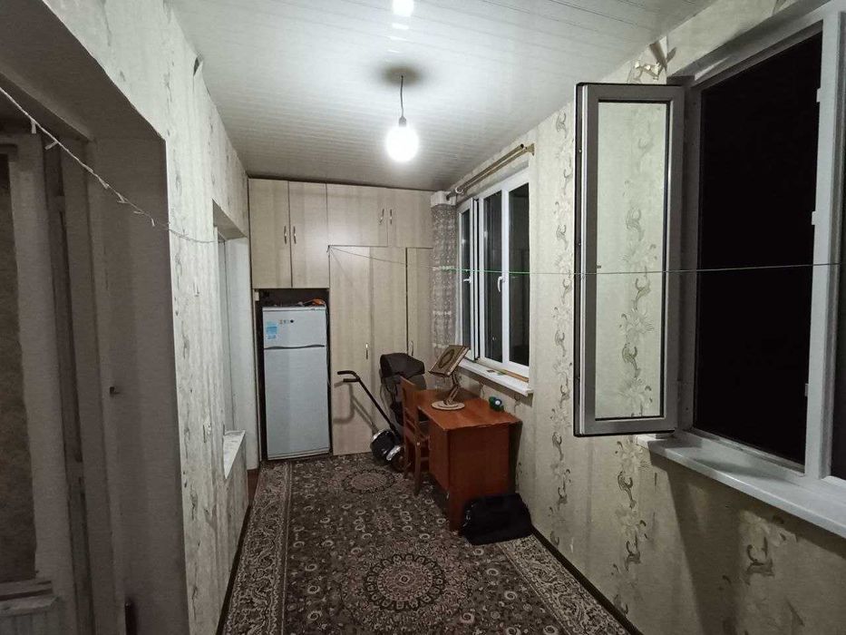 Своя 1/4/4 Юнусабад 4-квартал. Кирпич. Площадь 40м². Ипотеку можно