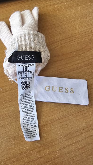 Шал и ръкавици Guess (оригинални)