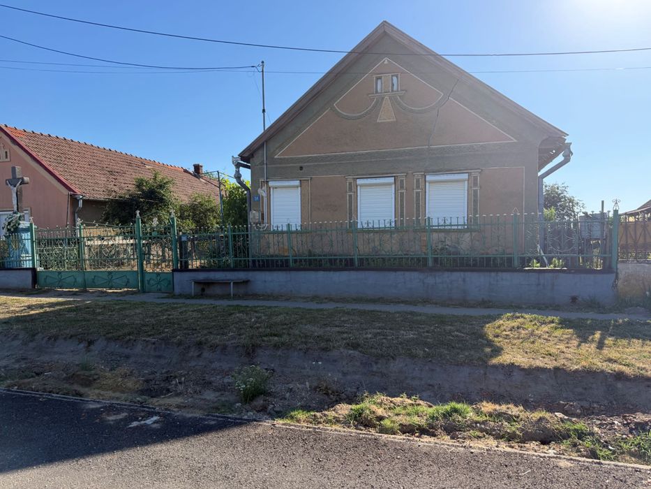 Casa de vanzare in satul Vasad, comuna Curtuiseni
