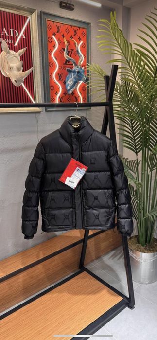 Toate modelele geaca intre 300-380 boss armani dior gucci northface