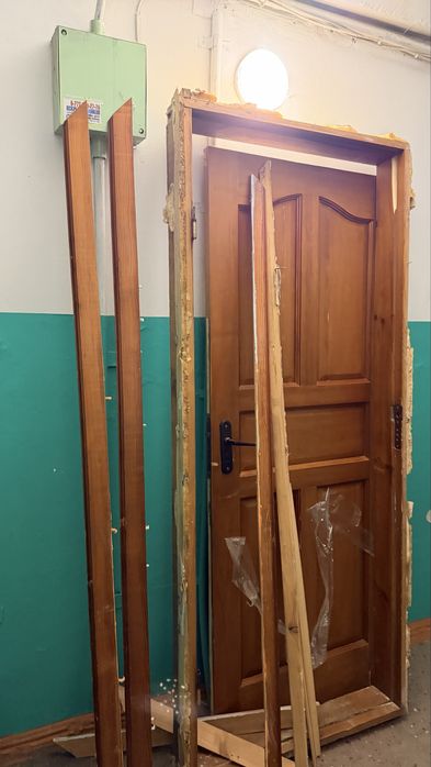 Деревянная дверь