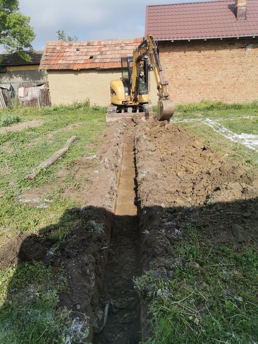 Buldoexcavator si excavator de inchiriat demolări, fose septice, etc.