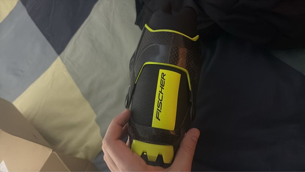 Неизползвани ски обувки