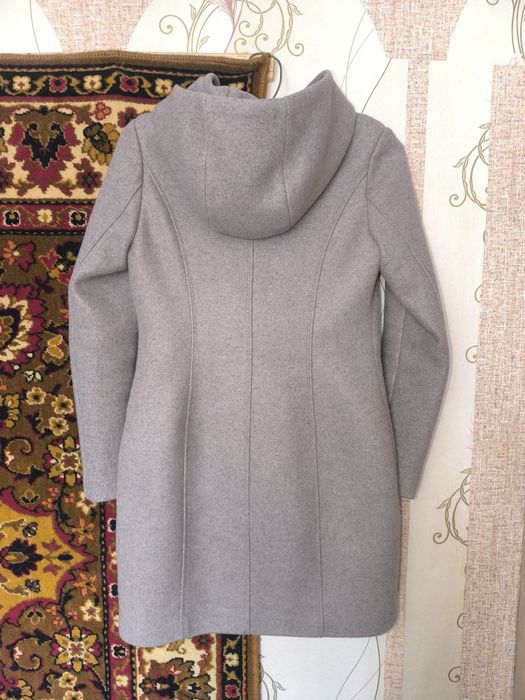 Пальто демисезонное, на стройную девушку