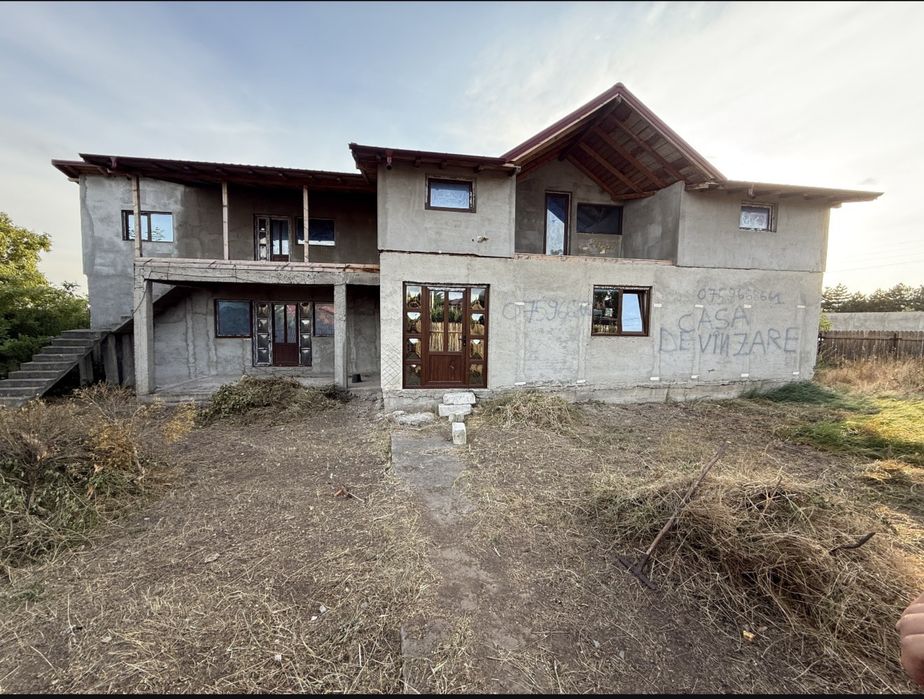 Casă deosebită P+1 de vânzare 380 mp construiți