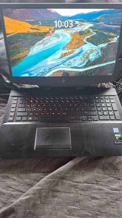 Геймърски лаптоп HP Omen 17