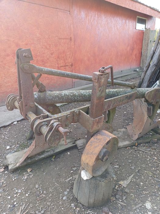 Vand tractor U 650 si utilaje