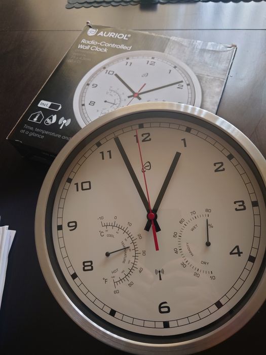 Стенен немски часовник.