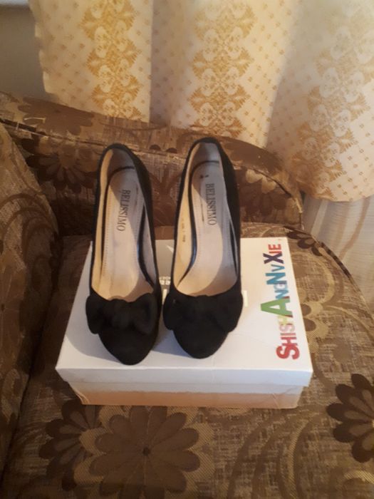 Срочно продам женские туфли