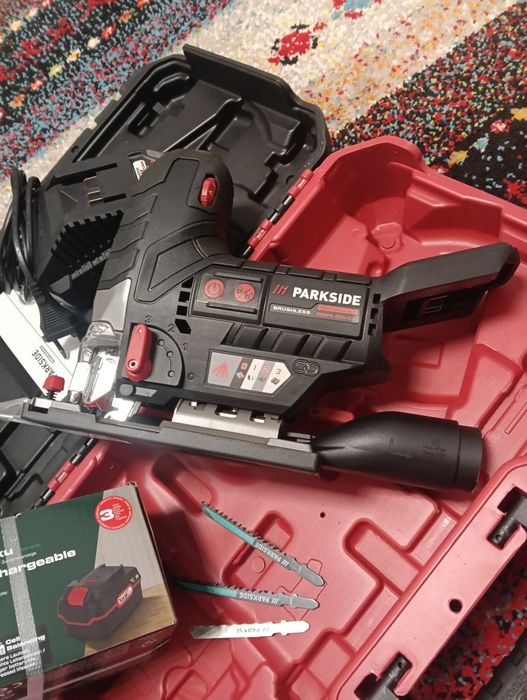 Fierăstrău pendular parkside complet acumulator 4 ah nou și incarcator