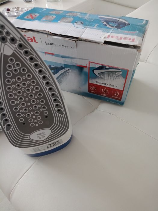 Vând fier de calcat Tefal Express Steam produs de calitate superioara nou nouț.