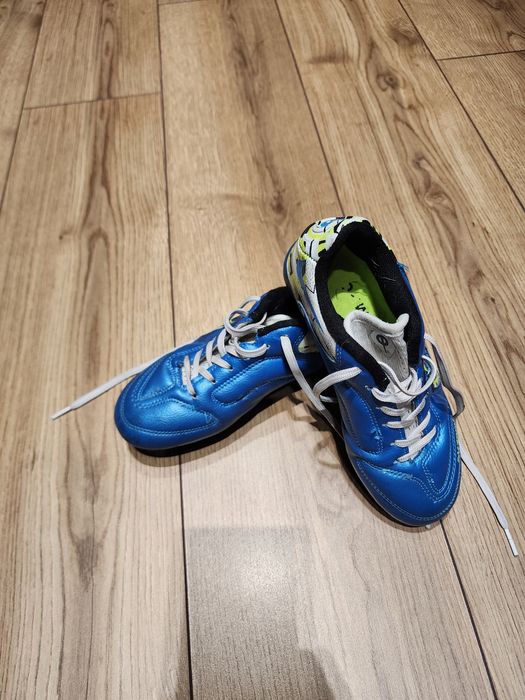 Продам футбольные бутсы на мальчика