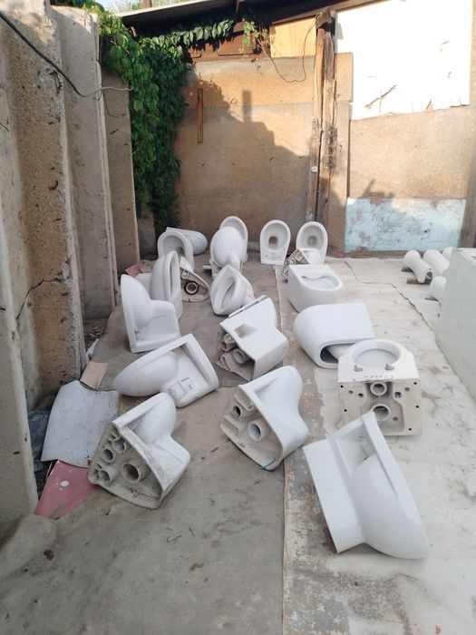 Улица Азаттык дом51   унитаз  Продам БЕЗ БАЧКА