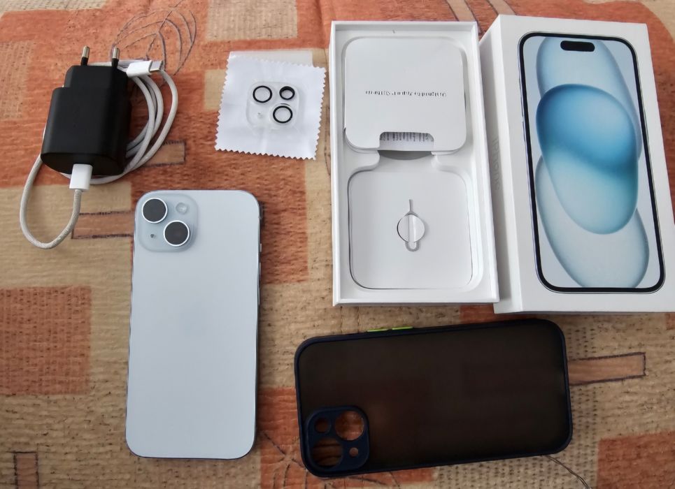 iPhone 15  culoarea blue light