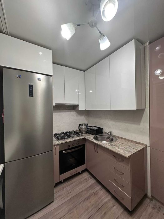 Продам 2 комн. кв., в 19 мкрн.